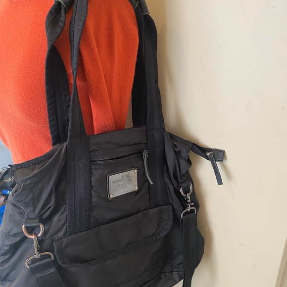 Lululemon designed in Vancouver in 1998 black shoulder bag… - Picture 4 of 12